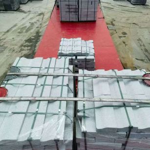 邯郸 芝麻白仿形加直形路沿石出货日常