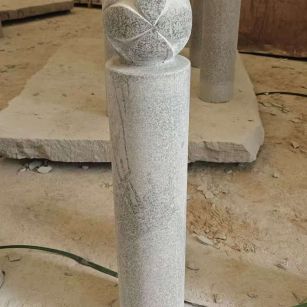 邯郸 芝麻白花岗岩石材挡车石柱、停车柱、圆柱挡车柱、方柱挡车柱等