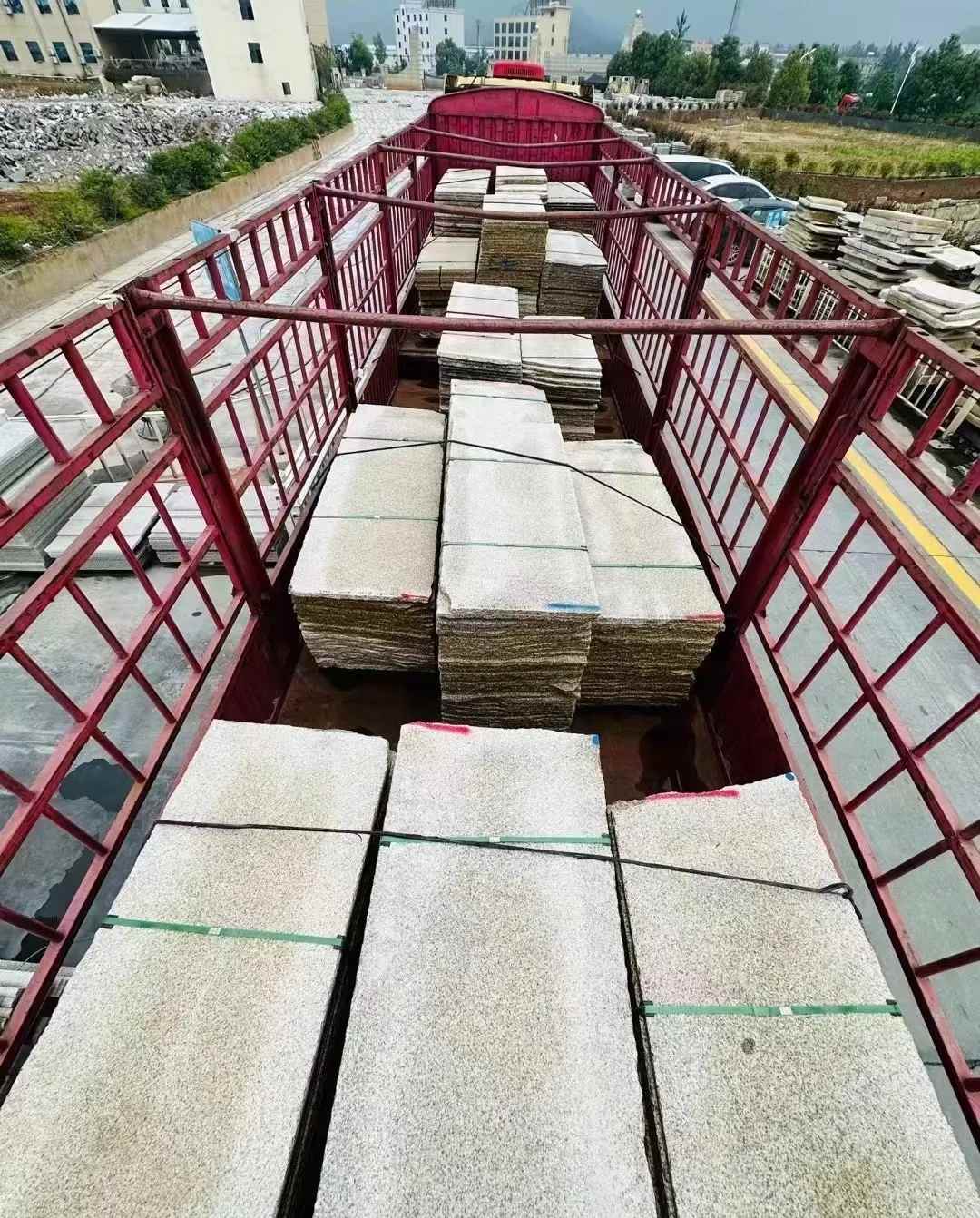 邯郸 黄金麻花岗岩荔枝面，光面毛板装车完成