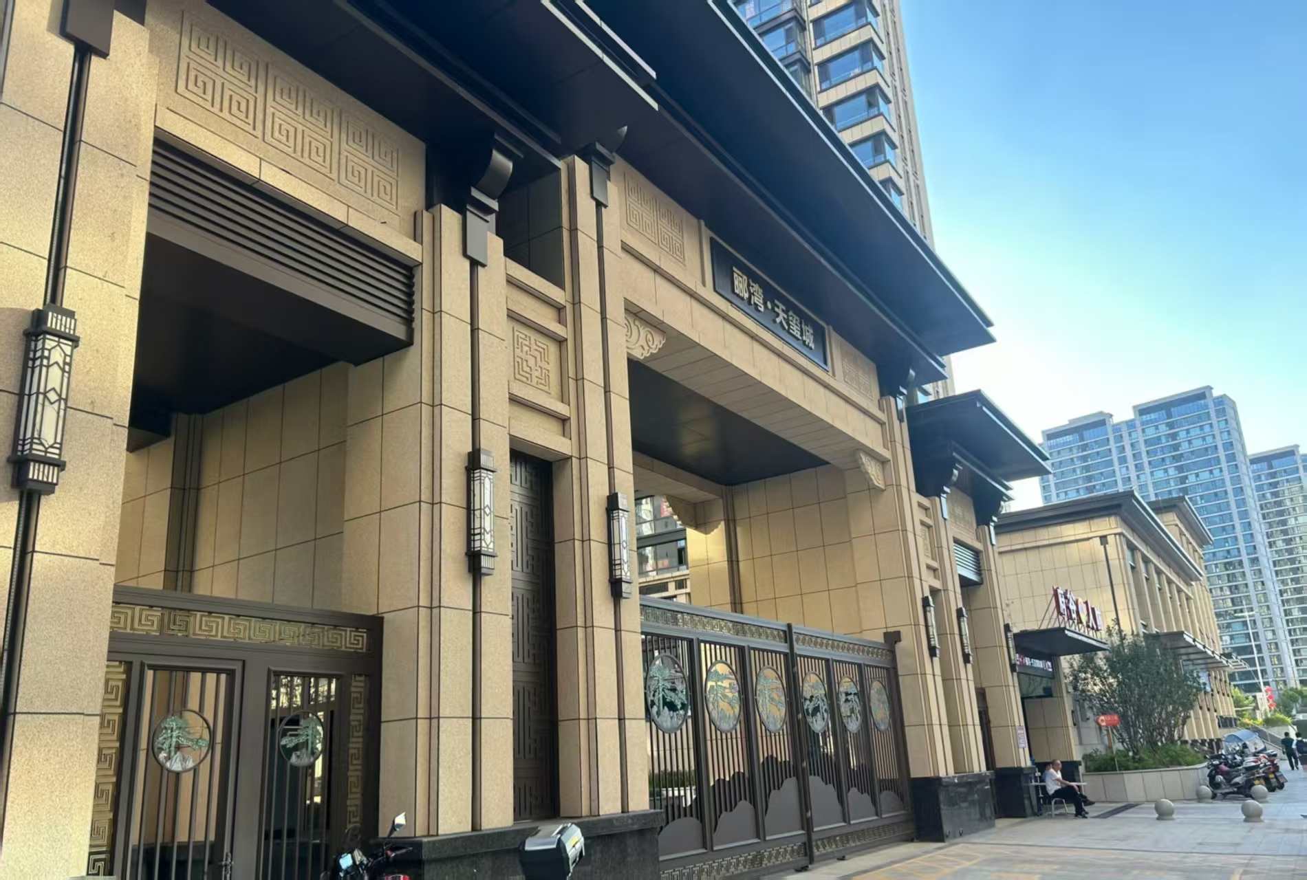 邯郸 黄金麻花岗岩荔枝面小区门楼外墙干挂