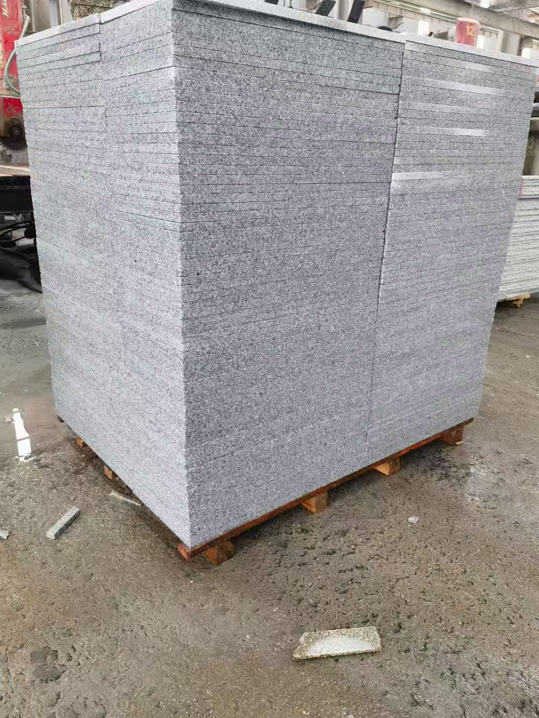 邯郸 芝麻白火烧面1.8厚300*600地铺石，尺寸标准，厚薄均匀