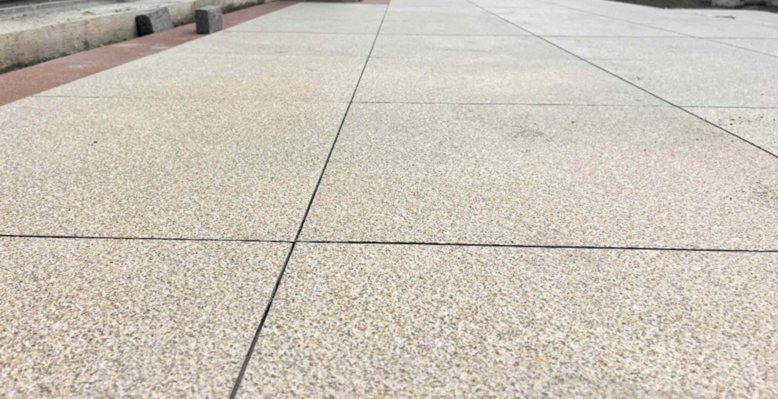 邯郸 黄金麻花岗岩石板材荔枝面地面铺装效果