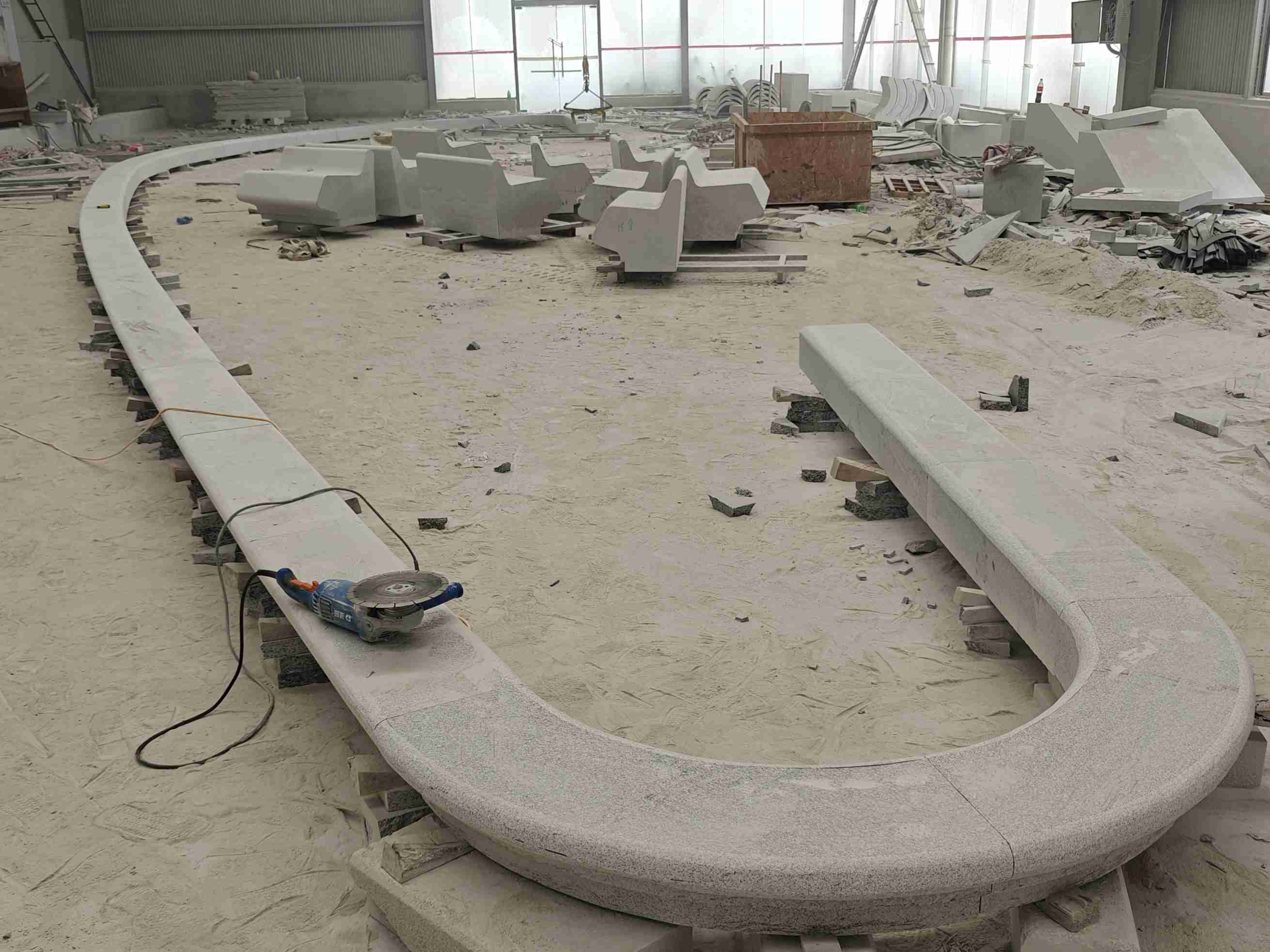 邯郸 芝麻白花岗岩弧形花坛石，坐凳石