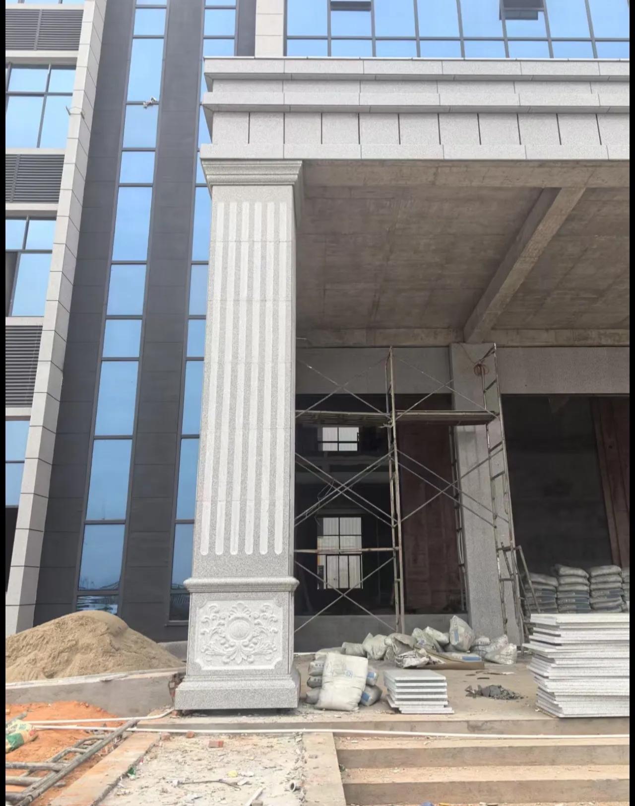 邯郸 芝麻白光面花岗岩门楼大柱（罗马柱）配雕花底座