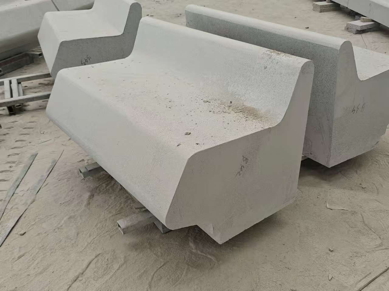 邯郸 芝麻白花岗岩异形坐凳，石凳