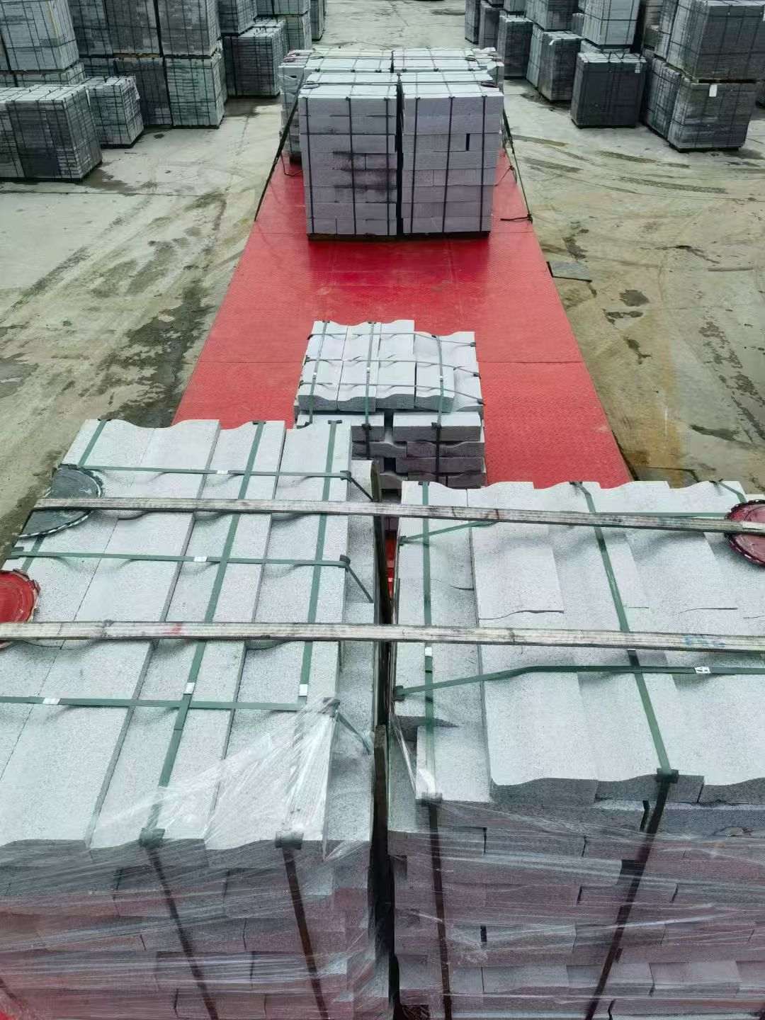 邯郸 芝麻白仿形加直形路沿石出货日常