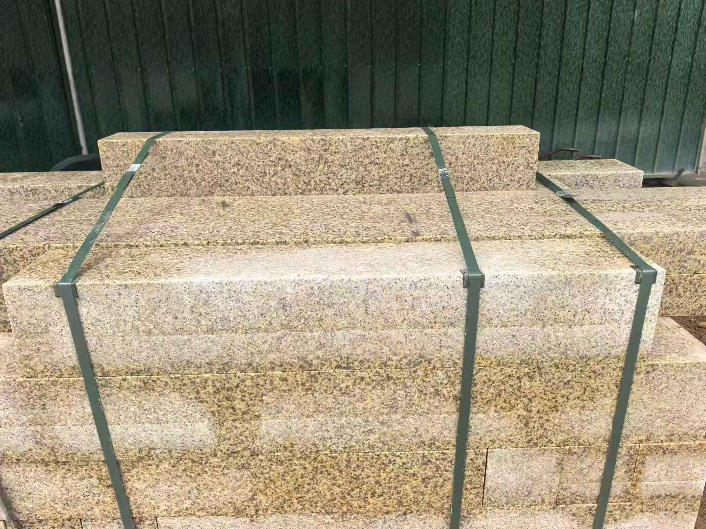 邯郸 黄金麻花岗岩石材机切面栏杆料半成品