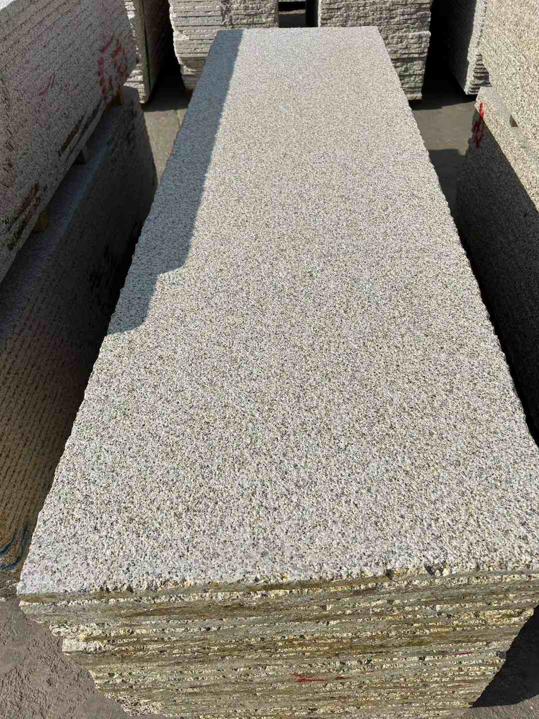 邯郸 黄金麻花岗岩荔枝面毛板，半成品