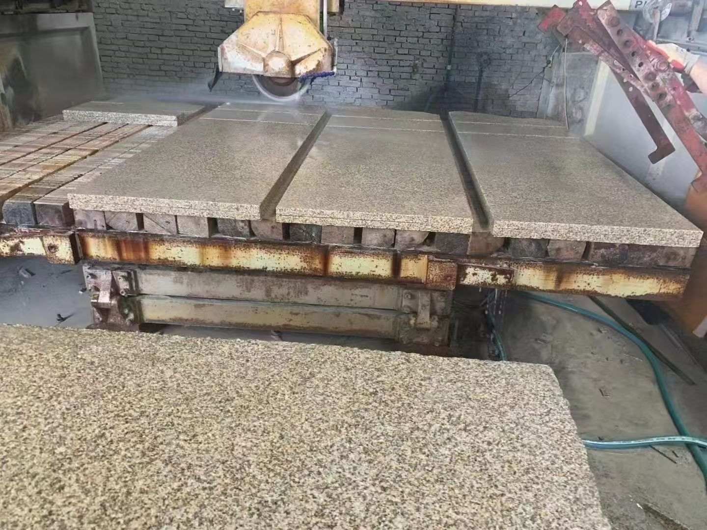 邯郸 黄金麻荔枝面成品板加工