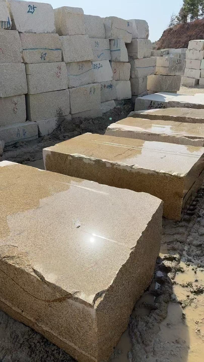 邯郸 黄金麻方料堆场洗料分选中，原材料充足