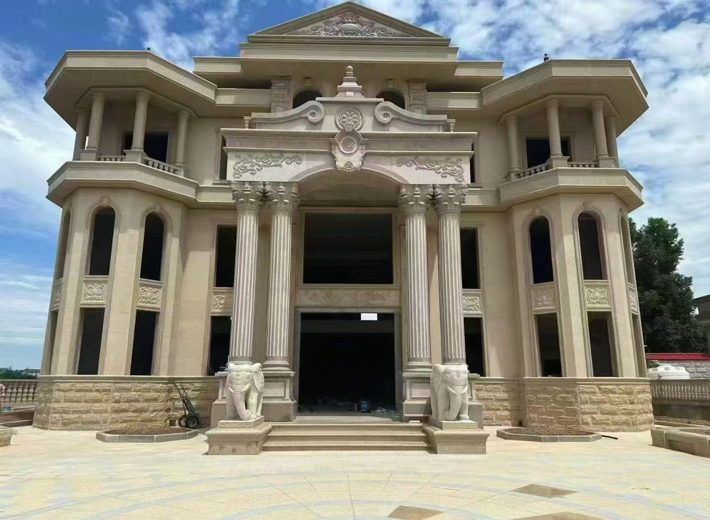 邯郸 黄金麻别墅外墙干挂，大柱，大象，蘑菇石，雕花板