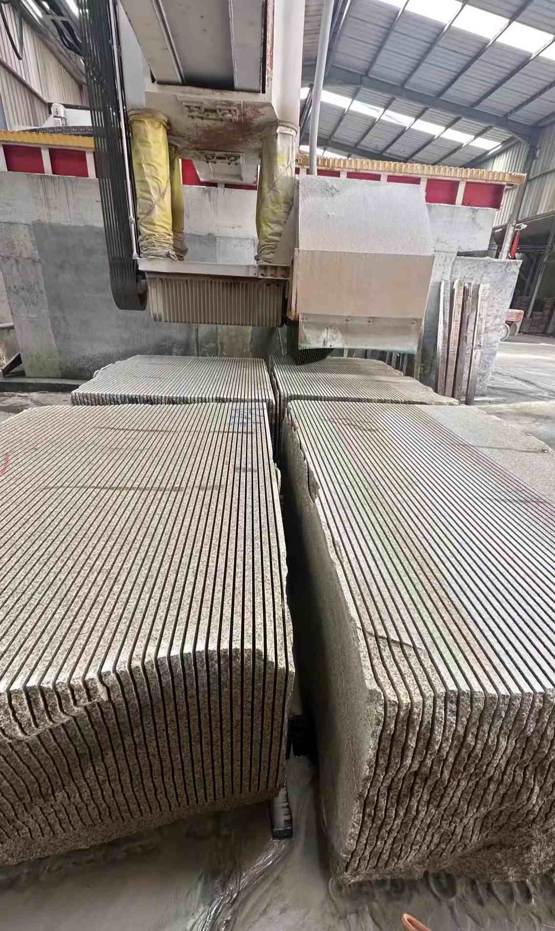 邯郸 车间生产日常，黄金麻白麻花岗岩