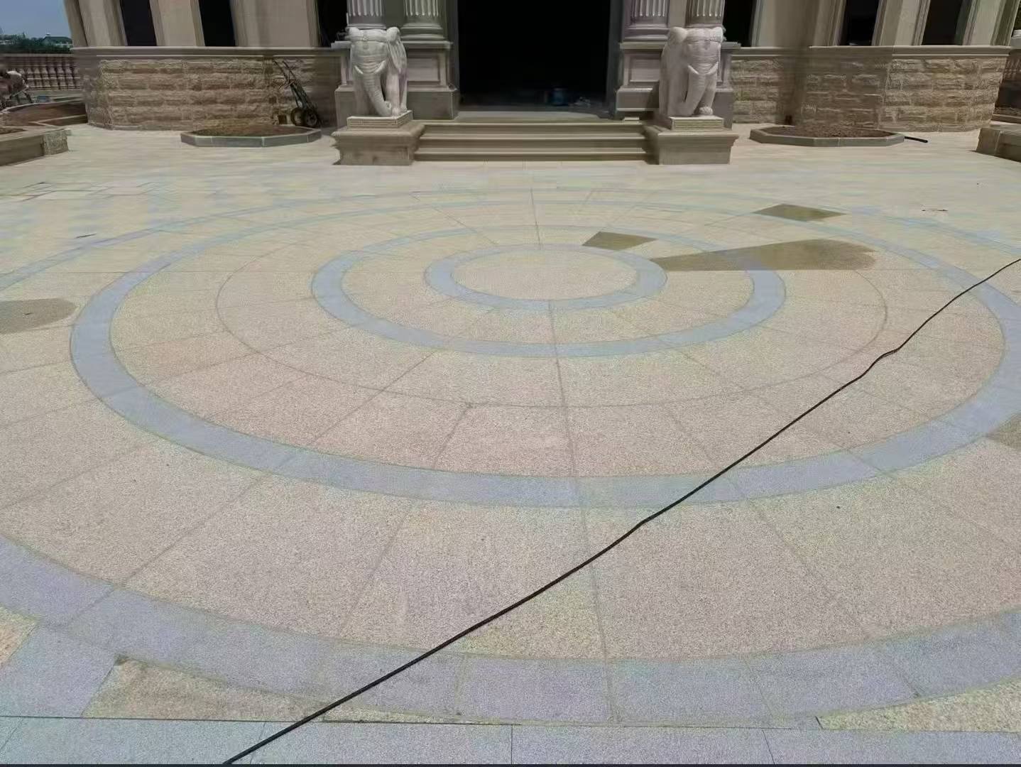 邯郸 黄金麻芝麻灰花岗岩石材地铺拼接效果